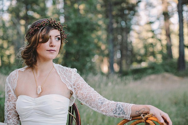 bold-and-earthy-woodland-wedding