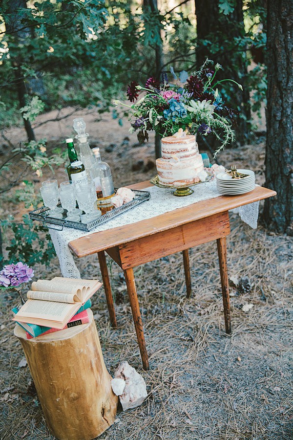 bold-and-earthy-woodland-wedding
