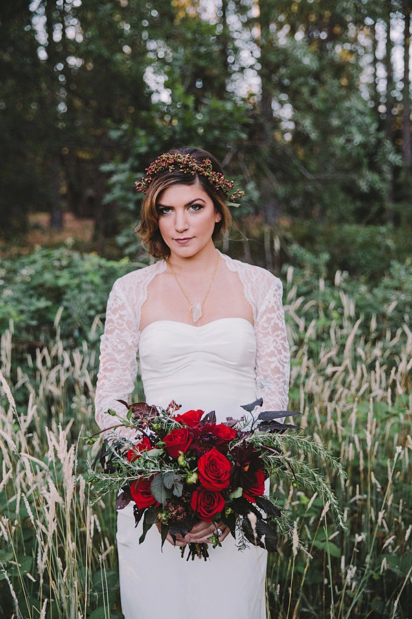 bold-and-earthy-woodland-wedding