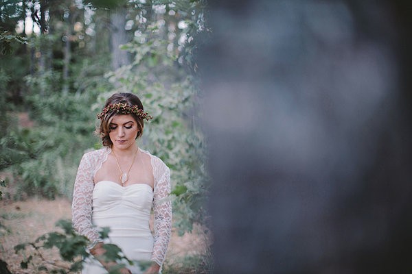 bold-and-earthy-woodland-wedding