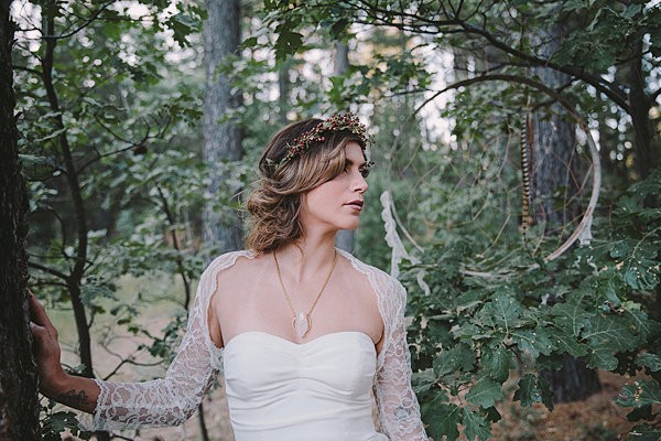 bold-and-earthy-woodland-wedding
