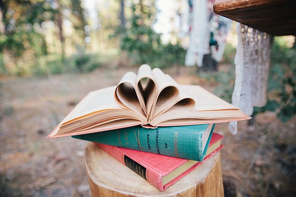 bold-and-earthy-woodland-wedding
