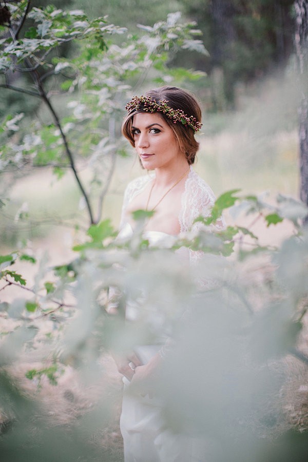 bold-and-earthy-woodland-wedding