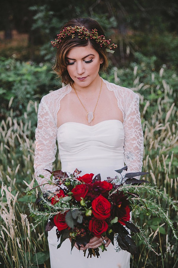 bold-and-earthy-woodland-wedding