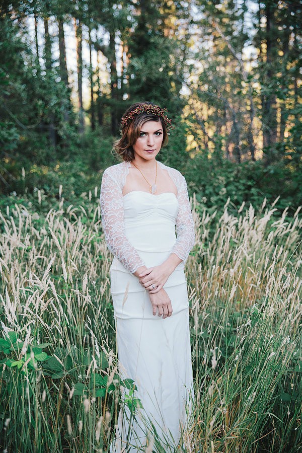 bold-and-earthy-woodland-wedding
