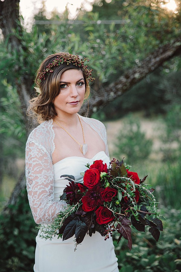 bold-and-earthy-woodland-wedding