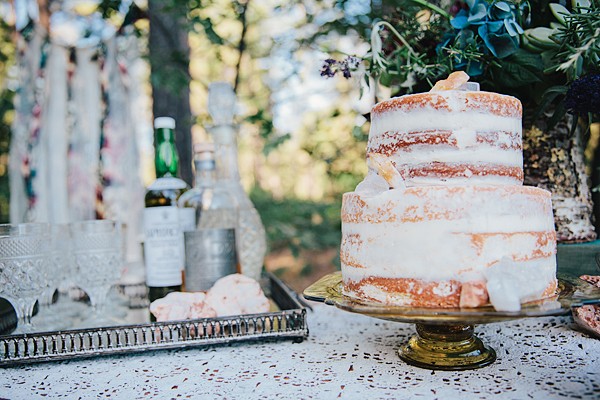 bold-and-earthy-woodland-wedding