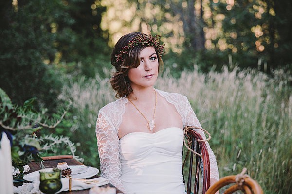 bold-and-earthy-woodland-wedding