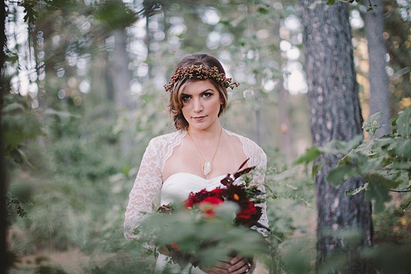 bold-and-earthy-woodland-wedding