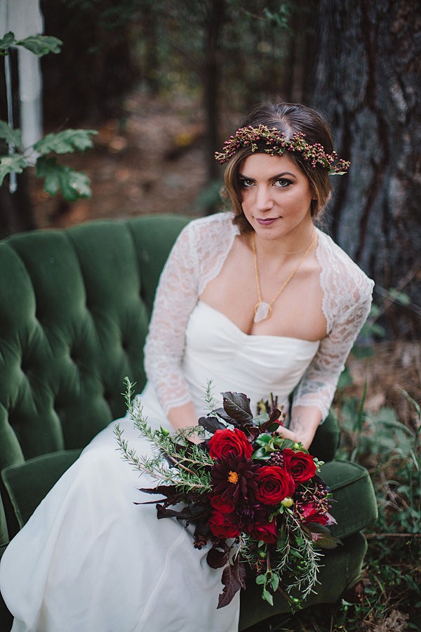 bold-and-earthy-woodland-wedding