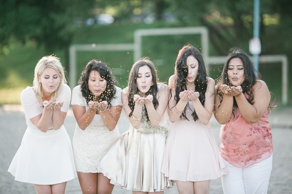 bridesmaids-party-on-roller-skates