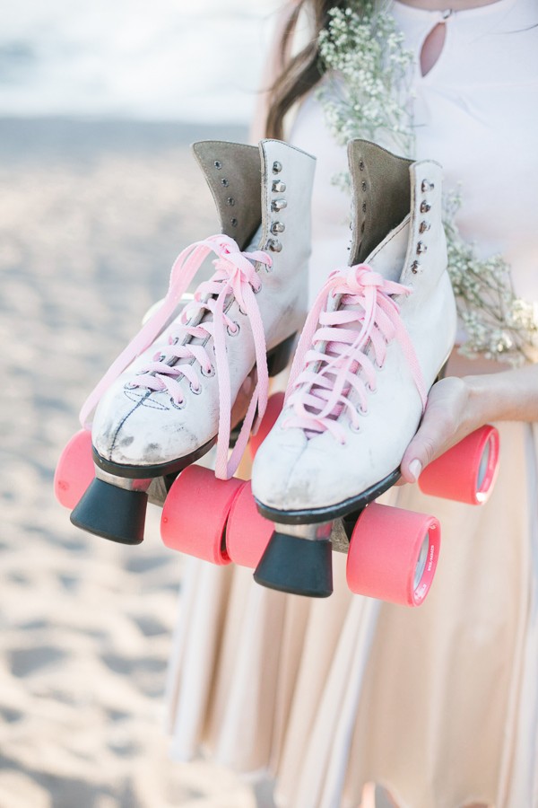 bridesmaids-party-on-roller-skates