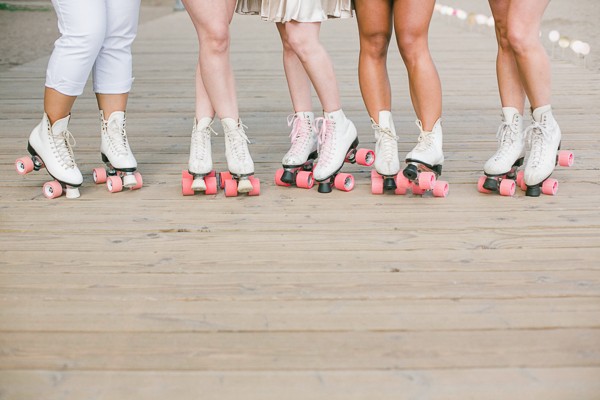 bridesmaids-party-on-roller-skates