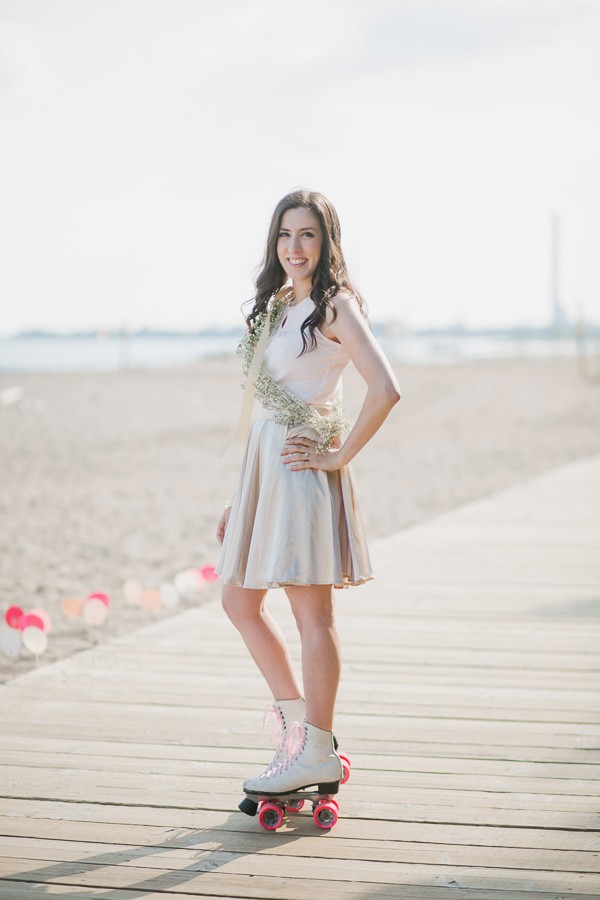 bridesmaids-party-on-roller-skates
