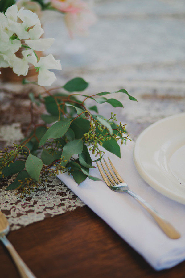 detailed-white-and-pink-reception