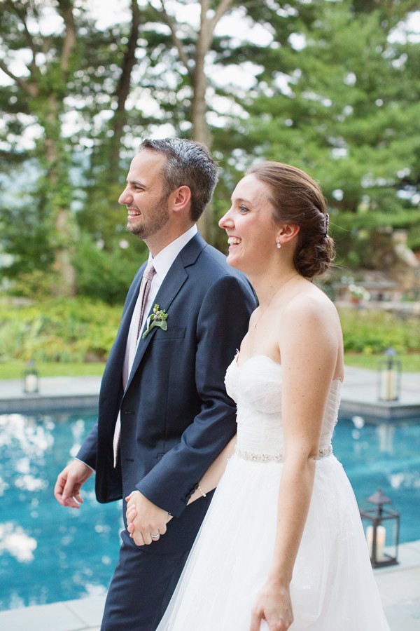 elegant-backyard-hudson-river-wedding