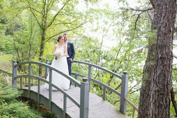 elegant-backyard-hudson-river-wedding