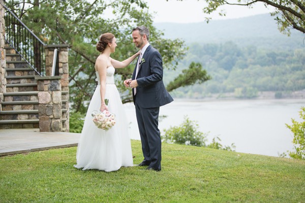 elegant-backyard-hudson-river-wedding