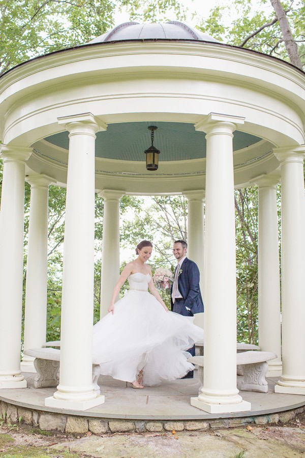 elegant-backyard-hudson-river-wedding
