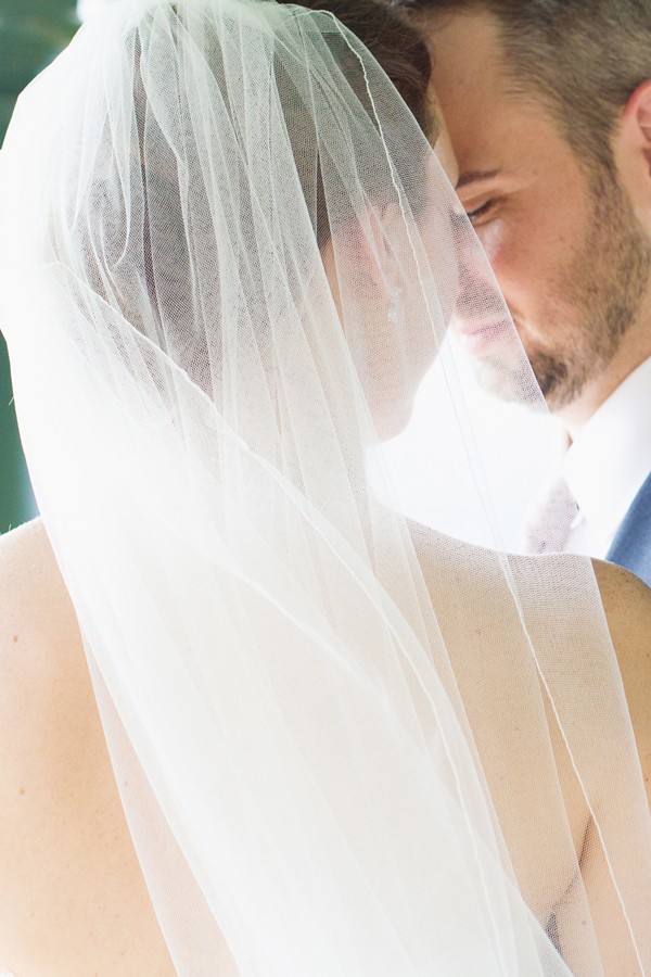 elegant-backyard-hudson-river-wedding