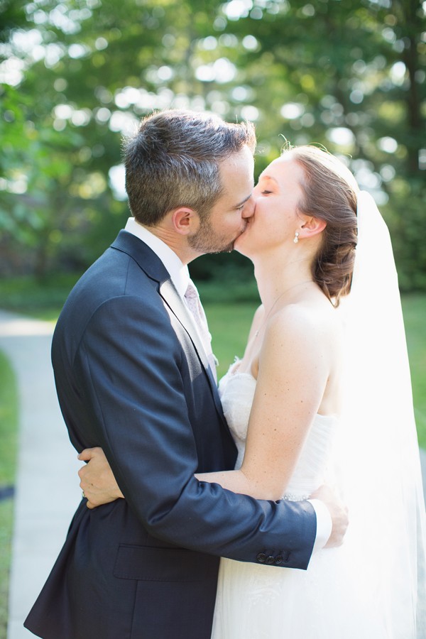 elegant-backyard-hudson-river-wedding