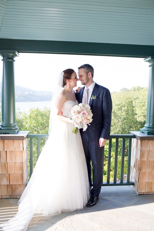 elegant-backyard-hudson-river-wedding