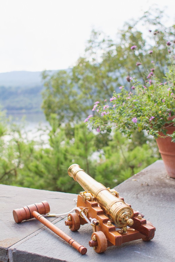 elegant-backyard-hudson-river-wedding
