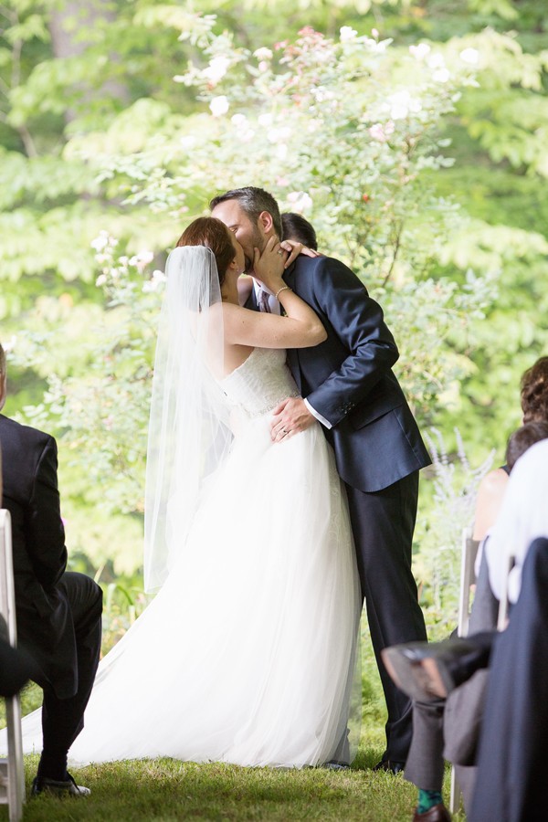 elegant-backyard-hudson-river-wedding