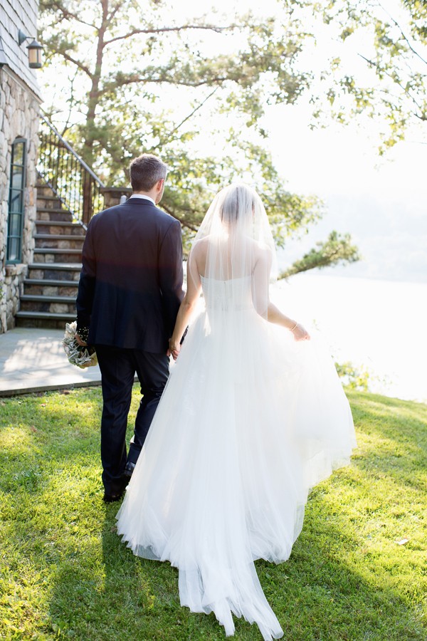 elegant-backyard-hudson-river-wedding