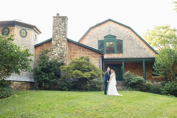 elegant-backyard-hudson-river-wedding