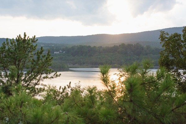 elegant-backyard-hudson-river-wedding