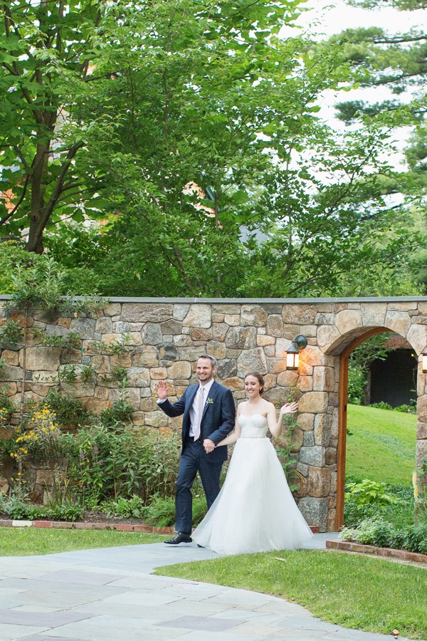 elegant-backyard-hudson-river-wedding