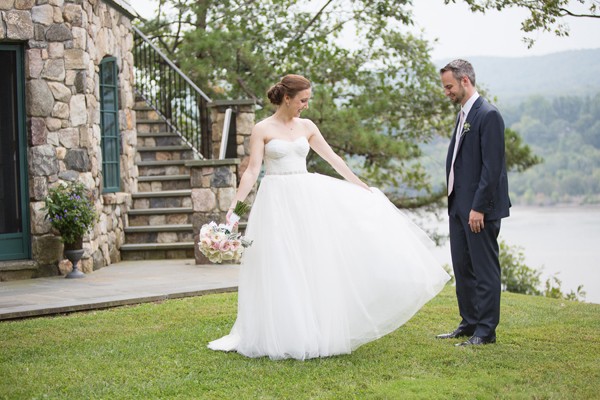 elegant-backyard-hudson-river-wedding