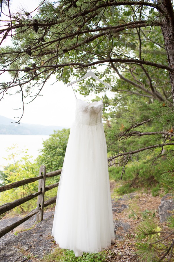 elegant-backyard-hudson-river-wedding