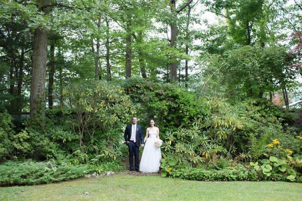 elegant-backyard-hudson-river-wedding