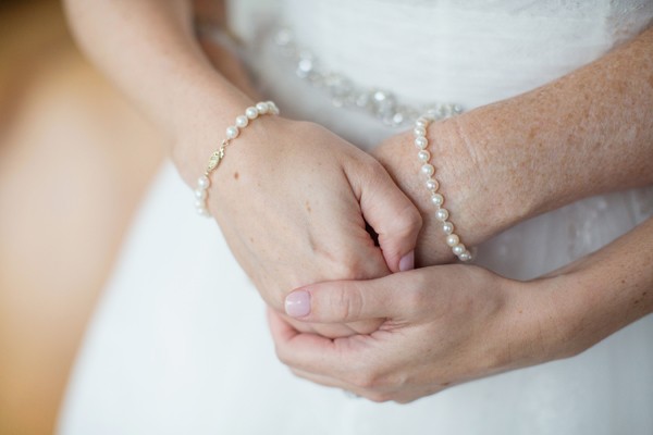 elegant-backyard-hudson-river-wedding