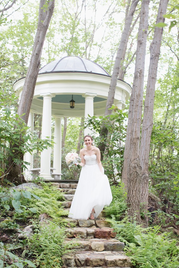 elegant-backyard-hudson-river-wedding