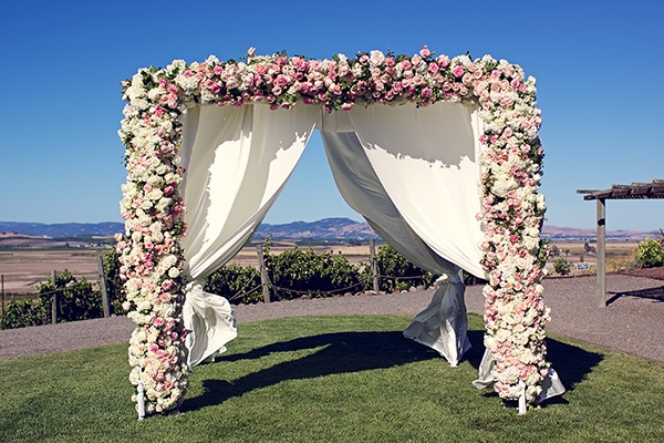 flawless-floral-wedding-at-the-viansa