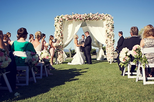 flawless-floral-wedding-at-the-viansa