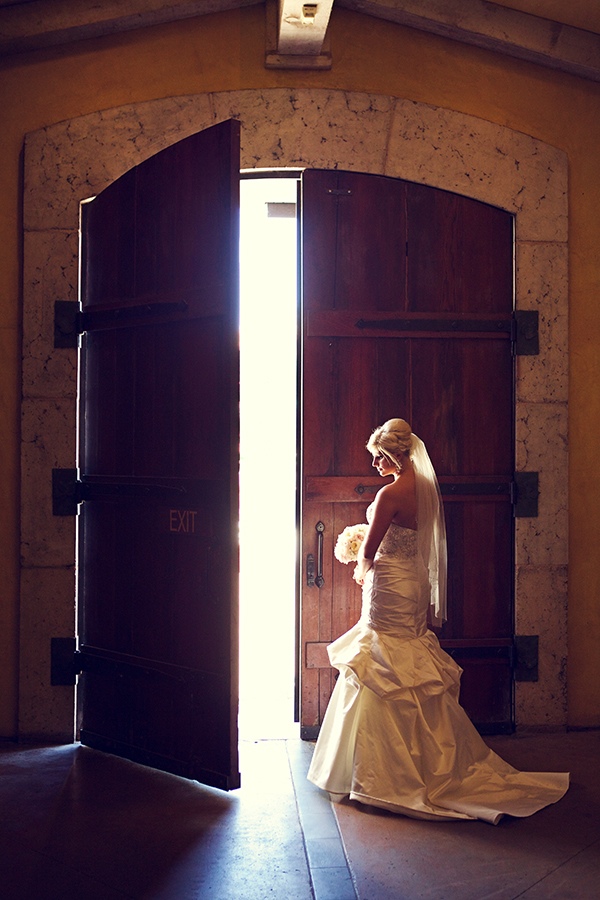 flawless-floral-wedding-at-the-viansa