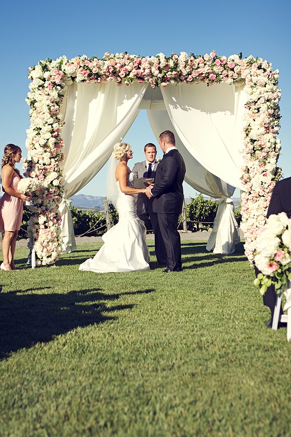 flawless-floral-wedding-at-the-viansa
