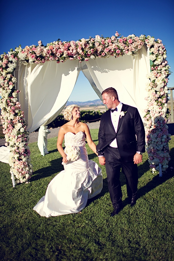 flawless-floral-wedding-at-the-viansa