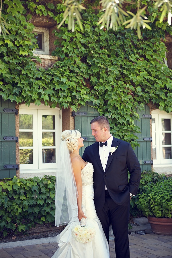 flawless-floral-wedding-at-the-viansa