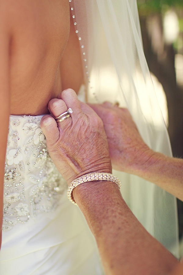 flawless-floral-wedding-at-the-viansa