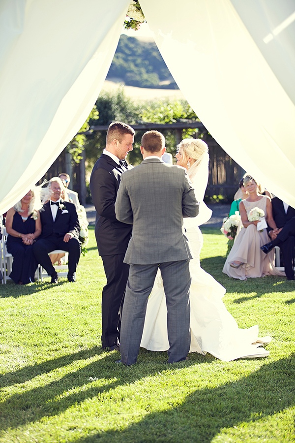 flawless-floral-wedding-at-the-viansa