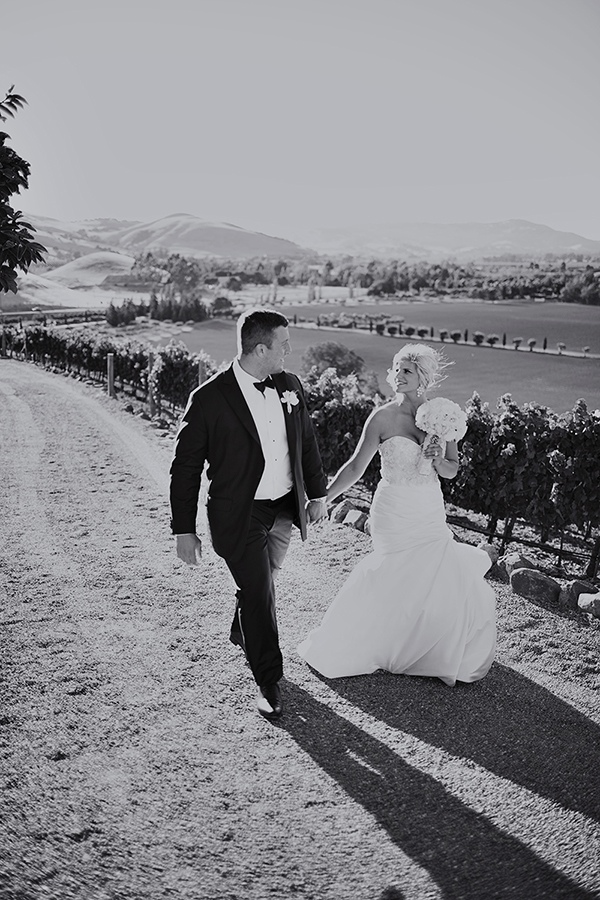 flawless-floral-wedding-at-the-viansa