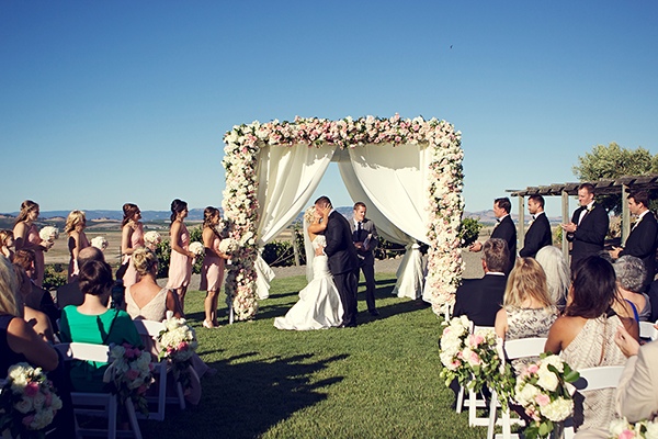 flawless-floral-wedding-at-the-viansa