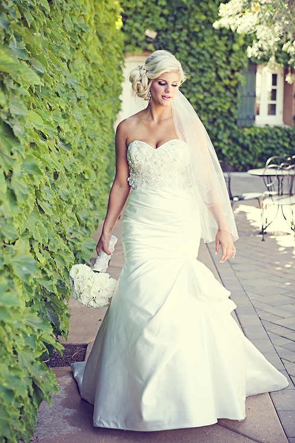 flawless-floral-wedding-at-the-viansa