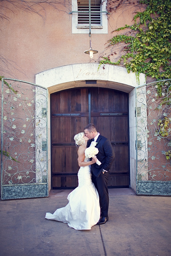 flawless-floral-wedding-at-the-viansa