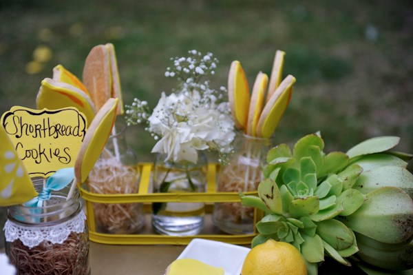 mint-and-yellow-spring-wedding